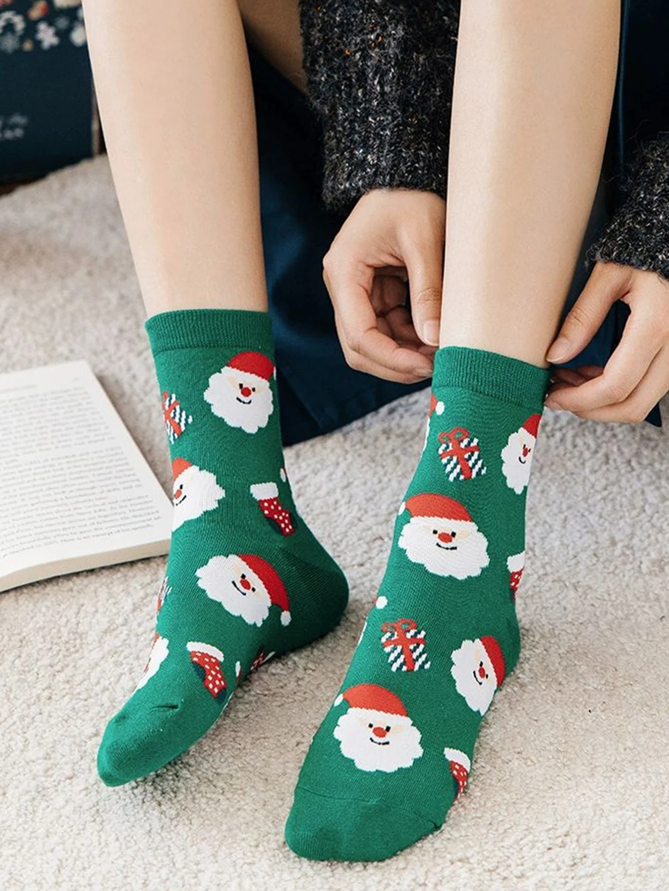 4 أزواج من الجوارب الشتوية لعيد الميلاد، هدايا عيد الميلاد، جوارب سجادة دافئة، جوارب أرضية ناعمة على شكل رجل ثلج كرتوني قابلة للتنفس #3