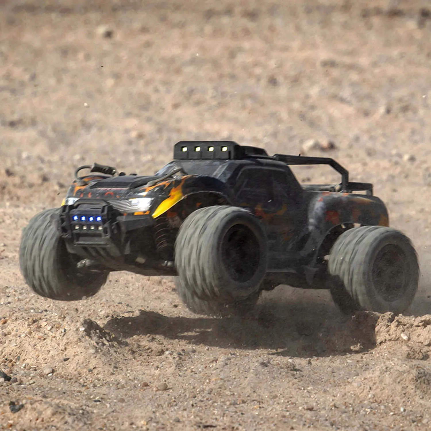 

RC Car 1/18 2.4GHz 4WD C8810 Remote Control High Speed Off Road Vehicle RTR Carbon Brush Motor ESC Servo LED Lights Hobby Toy