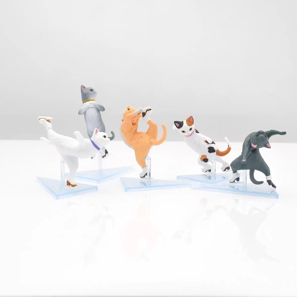 Yell capsule toys cute Figure skating neko Cats on the Ice calico white ginger kitten Biellmann Spin Ina Bauer kitty ornaments