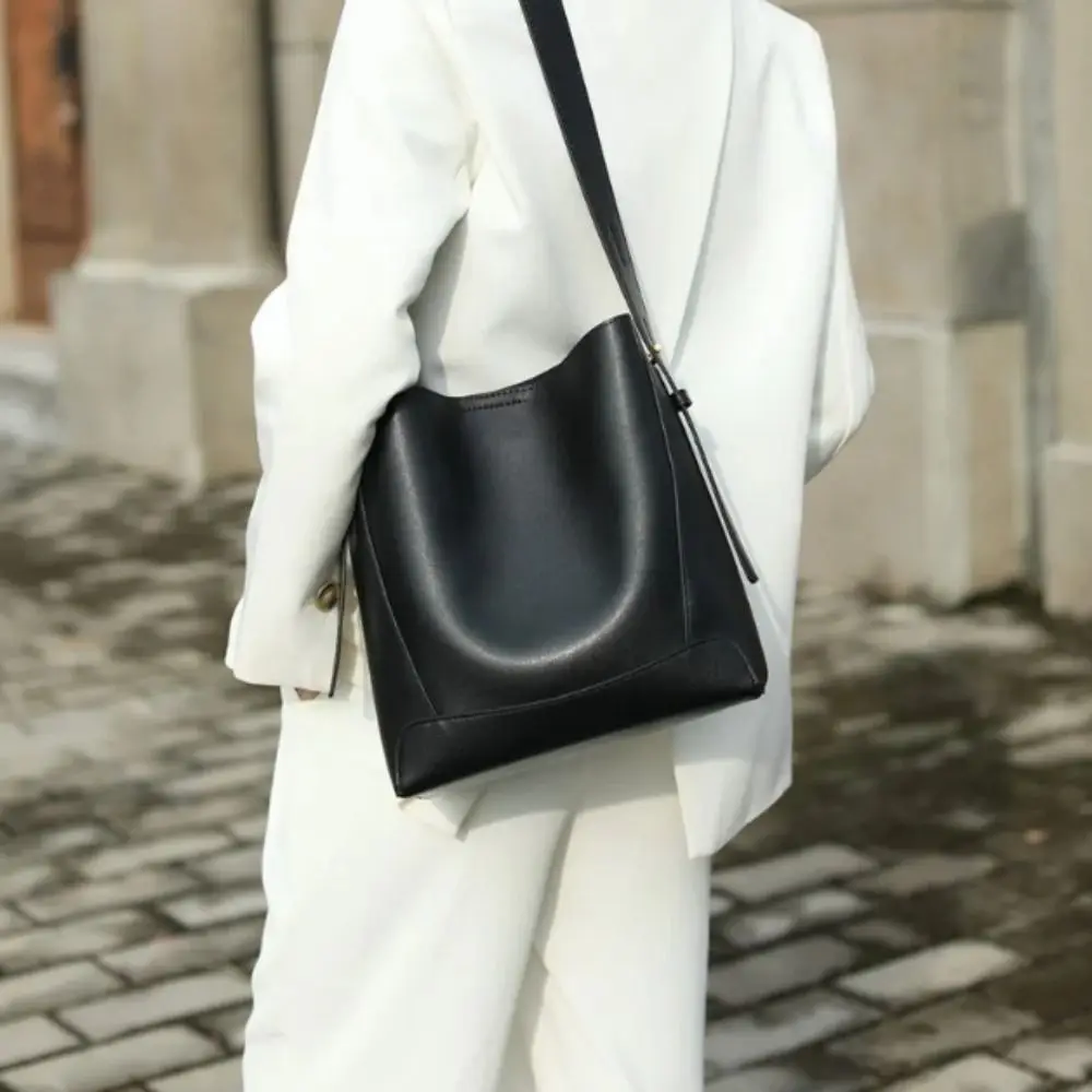 

Дизайнерская сумка через плечо из спилка, дизайн подмышек, сумка-ведро из воловьей кожи, новая мода, повседневный стиль