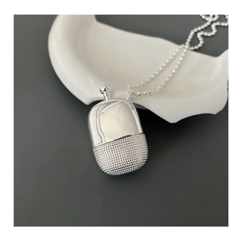 

Home Textured Wine Jug Necklace New Light Luxury Simple Niche Fun Cold Wind Long Sweater Chain