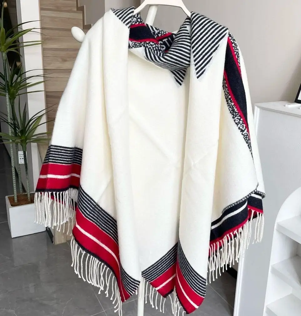 الإكسسوارات النسائية الجديدة والأوشحة وتدفئة الرقبة والشالات وهدايا العطلات جميعها مصنوعة يدويًا من قبل الفنانين الماهرين. #2