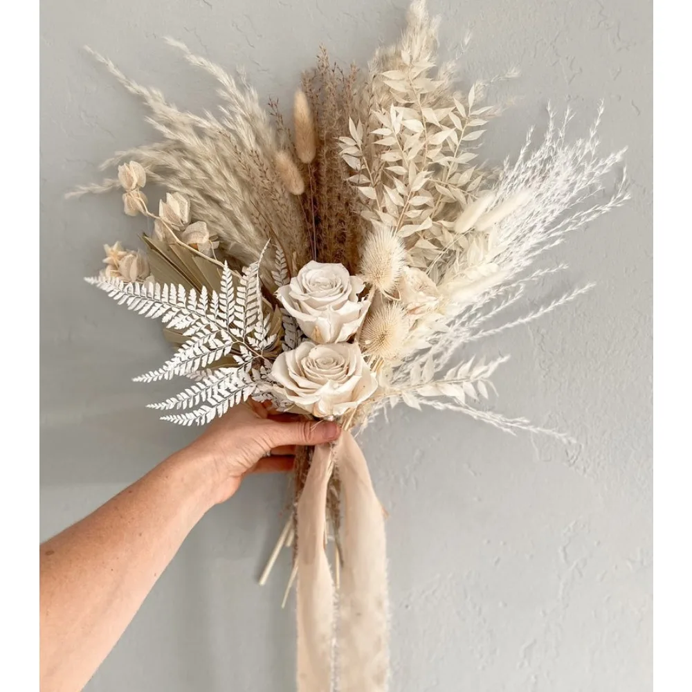 Petit bouquet de fleurs séchées blanches pour la mariée et les demoiselles d'honneur, rose aide + pampa enge, fleurs de mariage