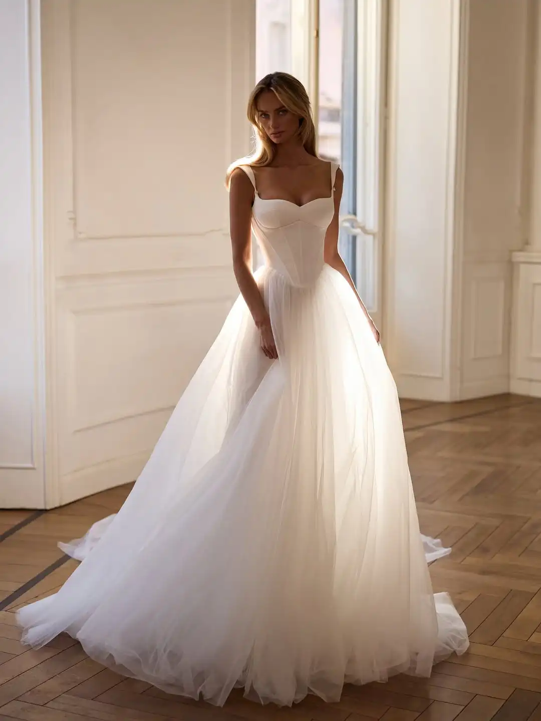 

New Luxury Sweetheart Wedding Dress Lace Up Fishbone Spaghetti Straps Puffy Bridal Dress Tiered Fluffy Princess Dress