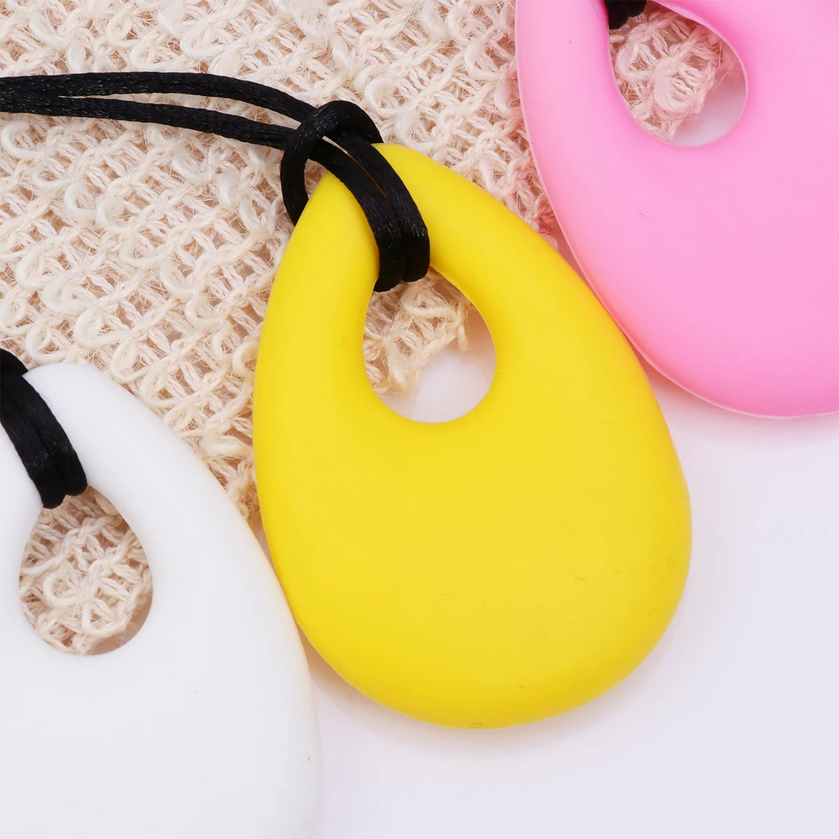 

3Pcs Silicone Chew Hanging Necklace Oval Pendant Baby Teething Relief Sensory Autism Kids Chewing Masticatory Exercise