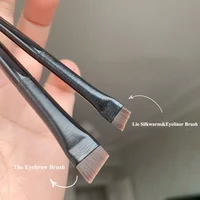 Pinceaux de maquillage à lame fine pour femmes, eyeliner, contour des yeux, eyeliner professionnel, outils de beauté cosmétiques 1