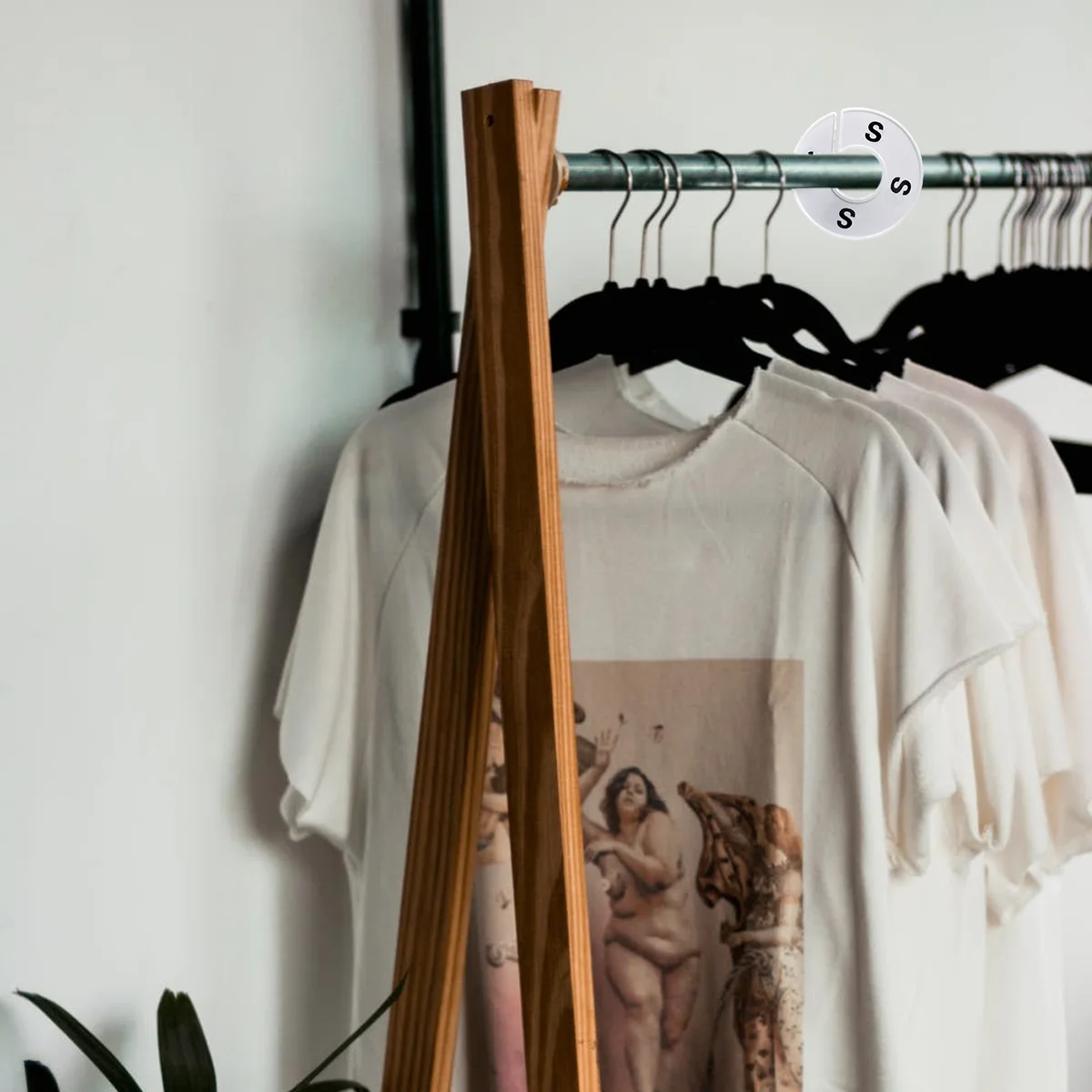 

10pcs Size Buckle Colored Market Display Clothes Dividers Clothing Store Circle Plastic durable lightweight thick sturdy