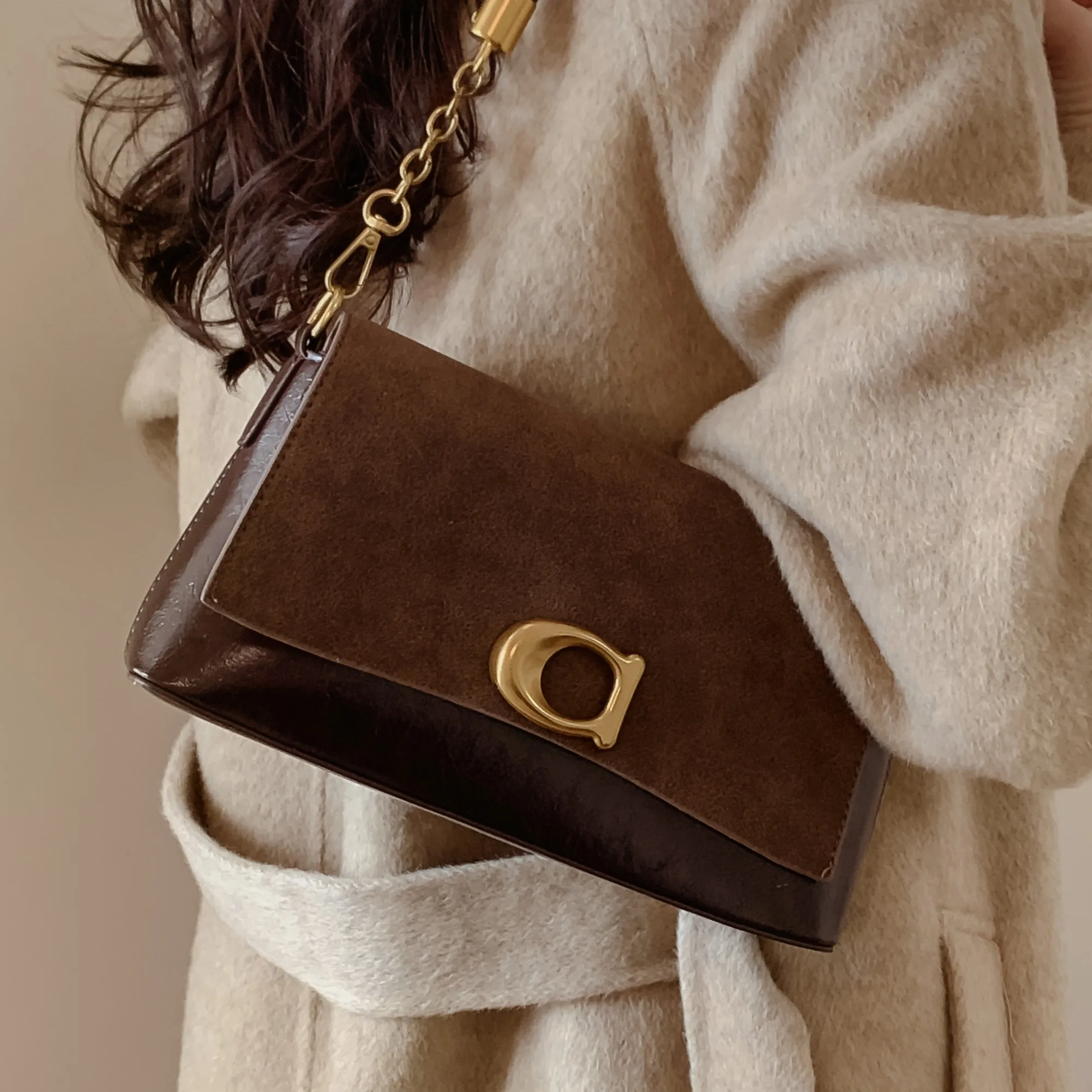 حقيبة شتوية عصرية للسيدات من جلد الغزال تحت الإبط مع غطاء قلاب تصميم أنيق للسيدات حقيبة كتف كروس محفظة نسائية بقلاب