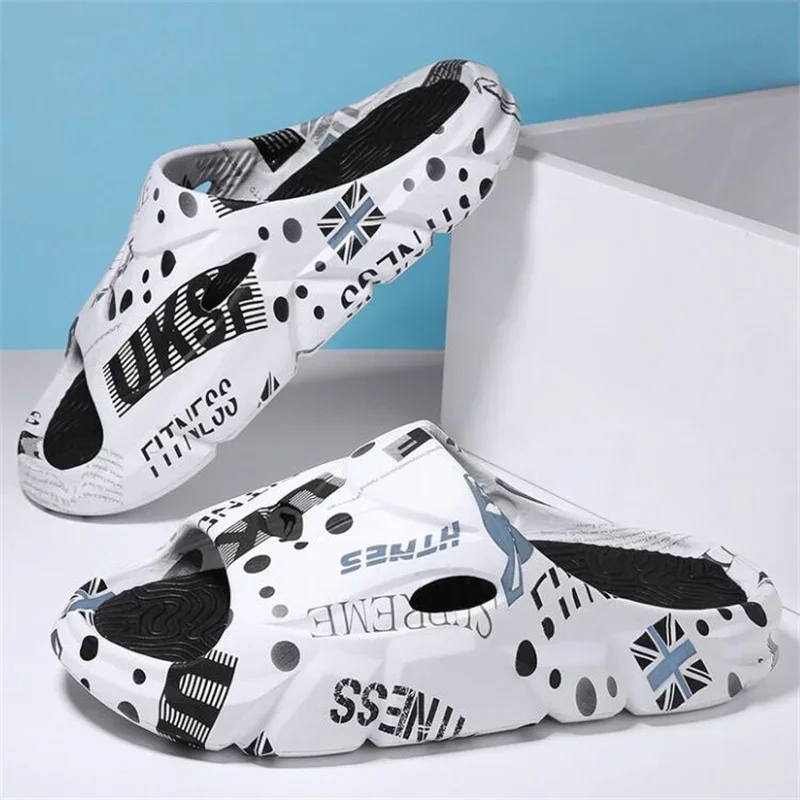 2024 New Summer House Men Slippers Women Flip Flops Thick Slides Fashion Printed Couples Platform Shoes Outdoor Sandals