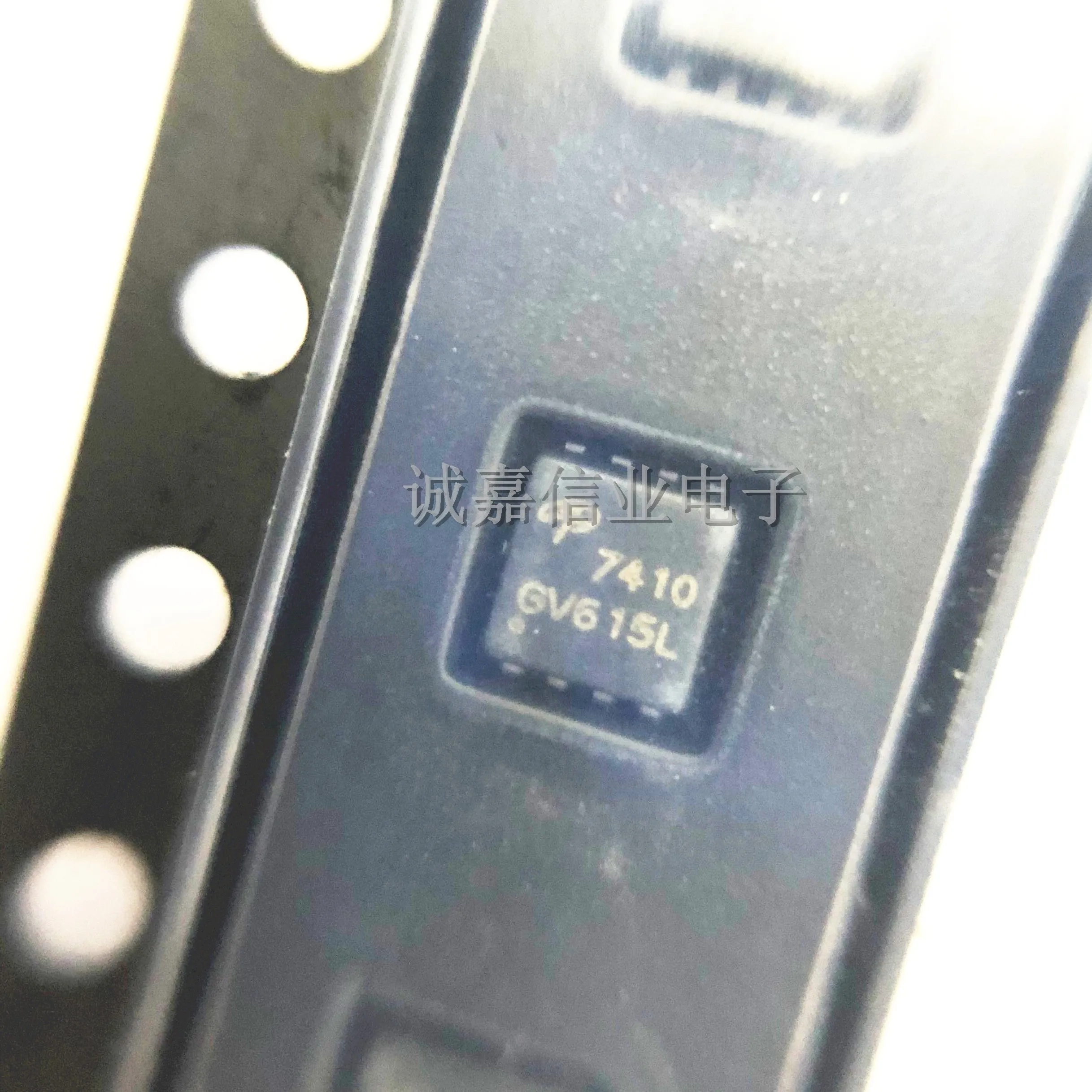 10 pz/lotto AON7410 DFN-8 MARCATURA; 7410 Trans MOSFET N-CH 30 V 9.5A 8 Pin DFN-A EP Tensione di Soglia (Vgs (th) @ Id) 2.5 V @ 250uA