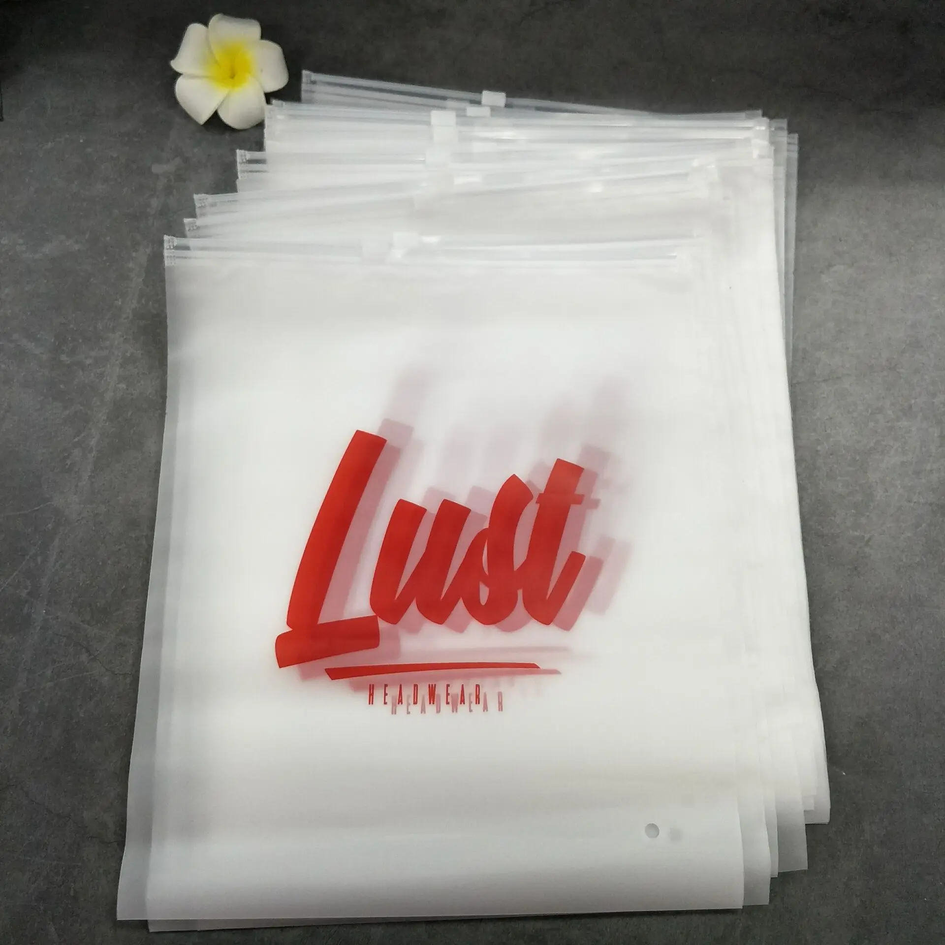 Customize various types of packaging bags, mailing bags, shopping bags, zipper bags, business logos, custom printing