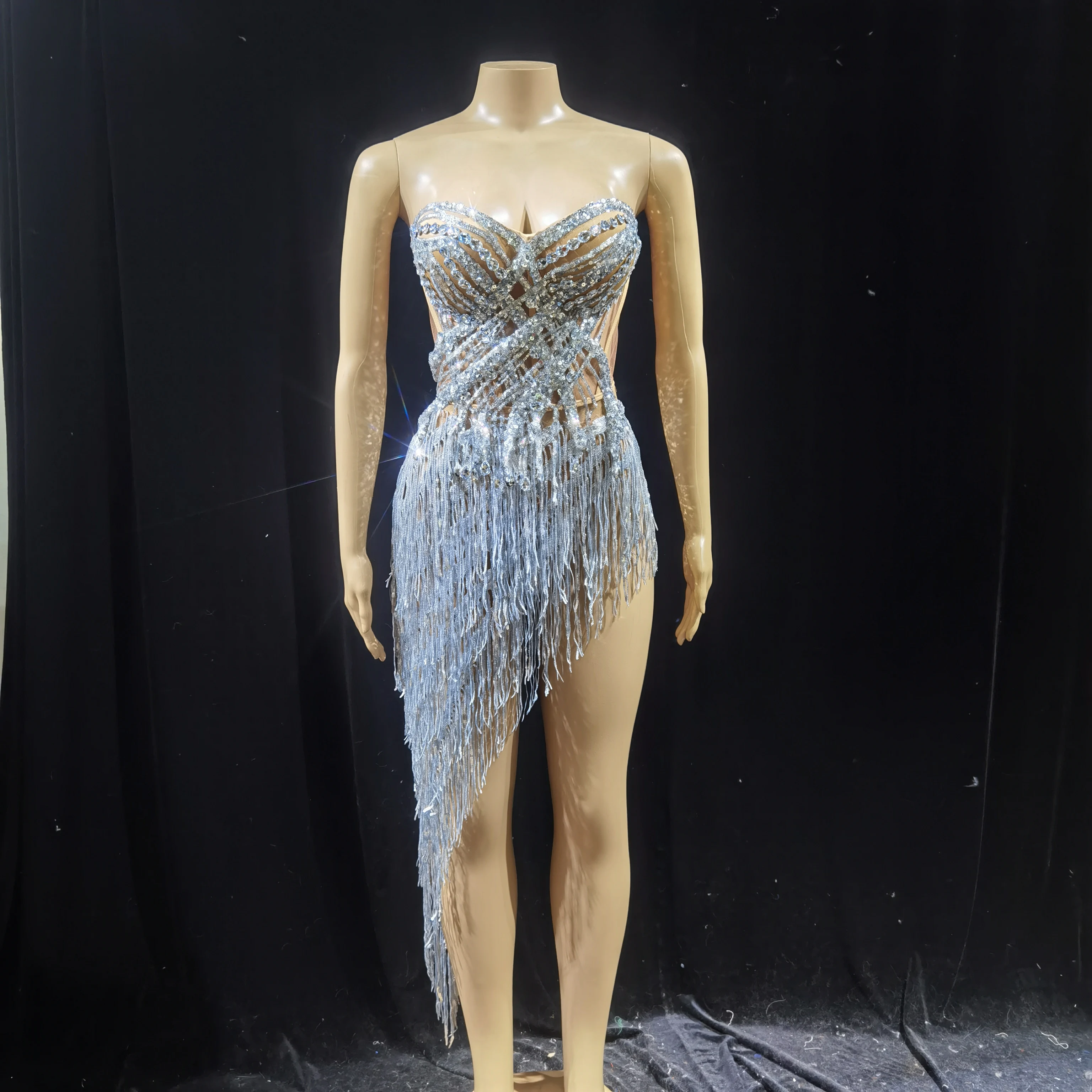 

Высококачественная юбка неправильной формы с серебряной кисточкой, костюмы для латинских танцев, костюмы для ночного клуба, сценические костюмы певицы