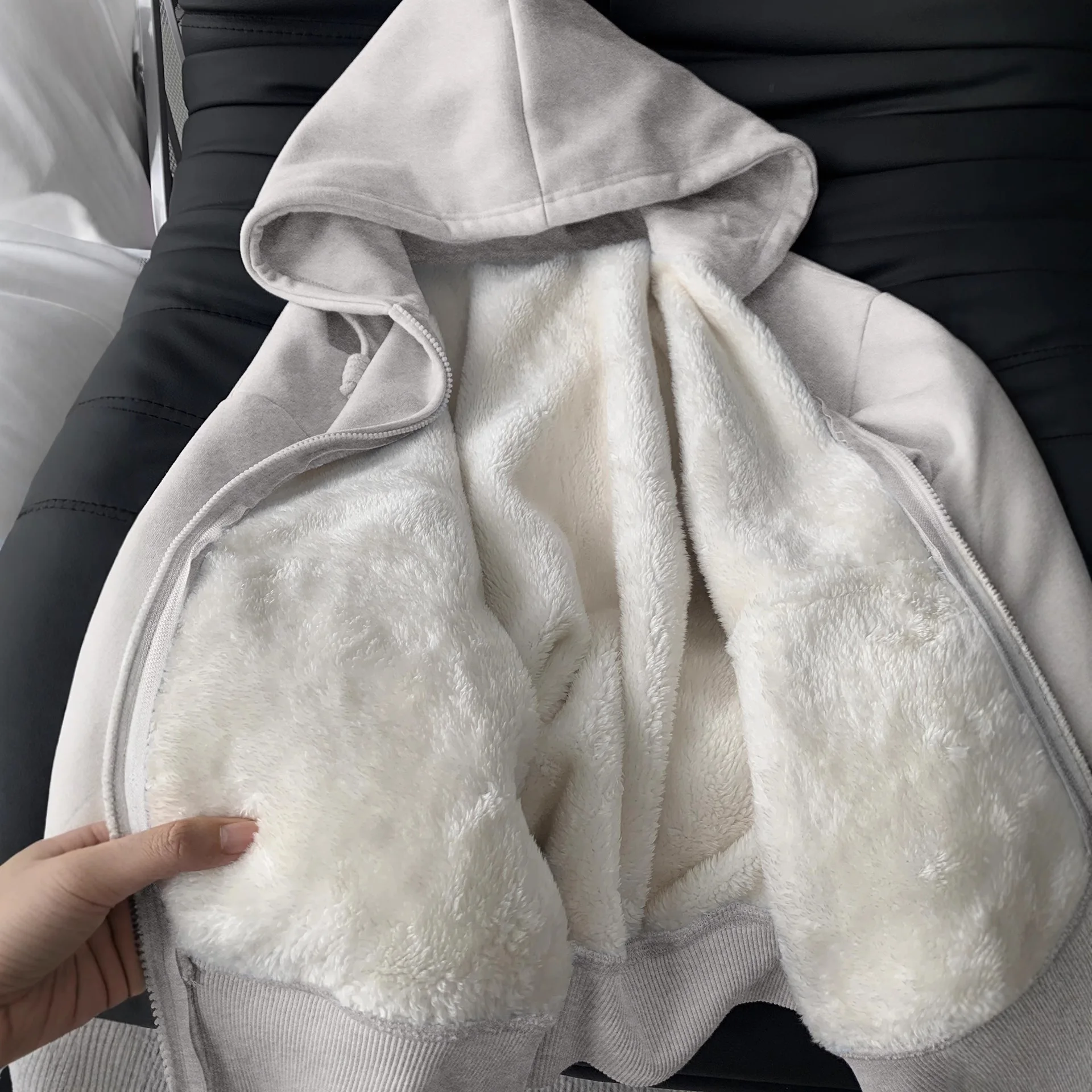 

Ink Autumn and Winter Thick Coat 2025 New Lamb Wool Fleece Hooded Sweater Women's Coat