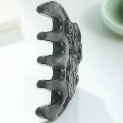 

Нефритовая расческа-массажер для кожи головы: гладкая поверхность, уникальный узор, элегантный инструмент для расслабления кожи головы