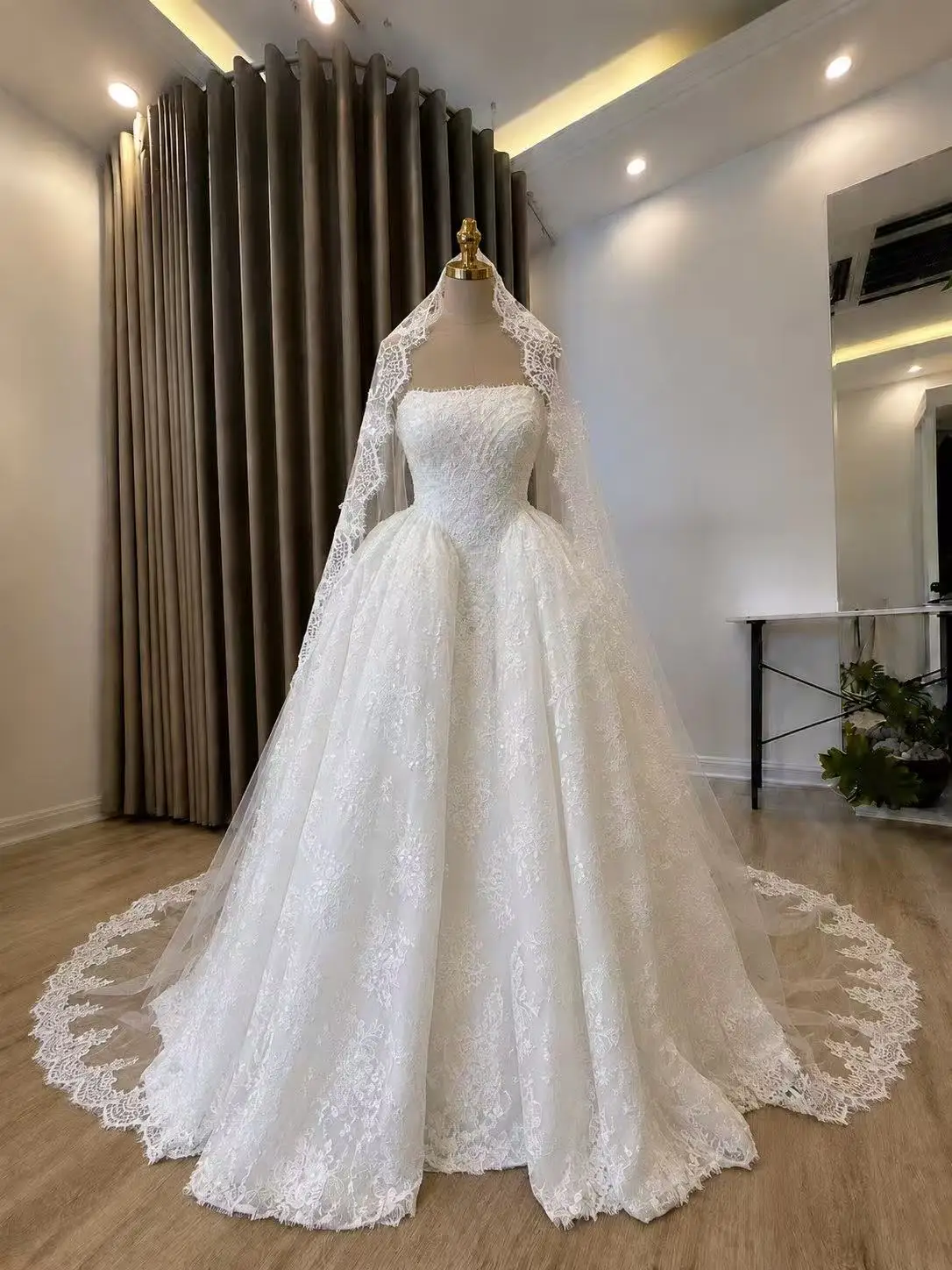 Luxury Lace Ball Gown Wedding Dress Strapless Corset Back Princess Bridal Gown Long Train Custom Size Customiz Vestido De Novia