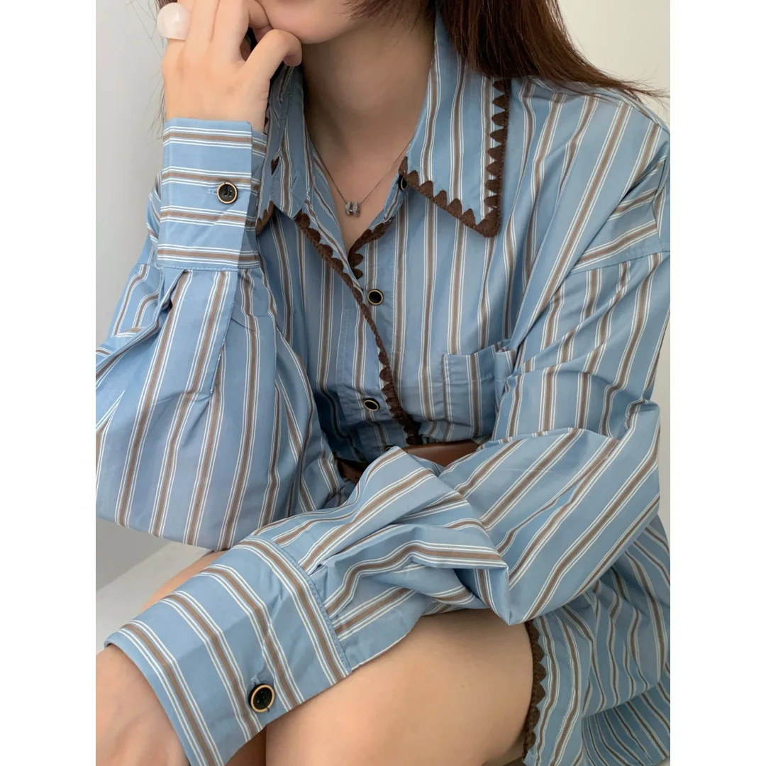 

Дизайн вышивки ракушки, женская рубашка в полоску с лацканами, подчеркивающая красивый темперамент, синяя свободная рубашка