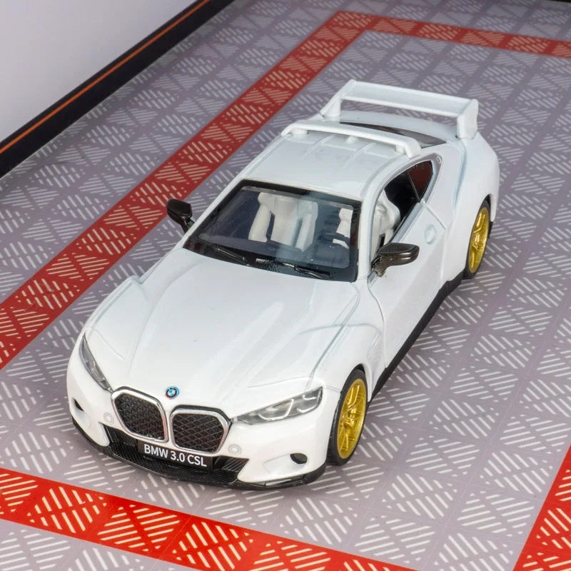 1:35 BMW 3.0CSL liga modelo de carro esportivo presente enfeites de carro puxar para trás brinquedos acústico-ópticos presente as portas podem ser abertas de boa qualidade
