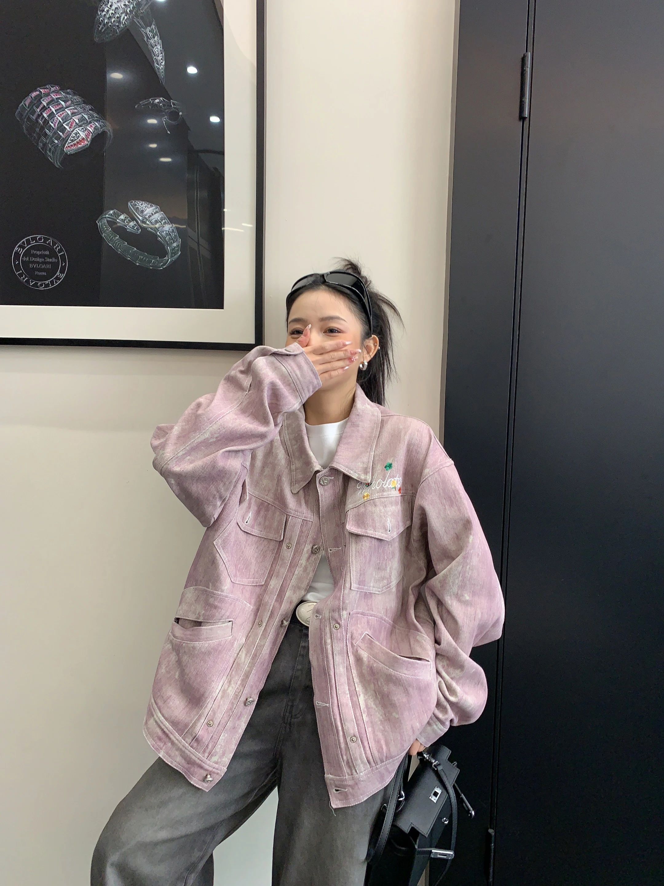 

Retro Loose Fit Short Denim Jacket Women's Pink Embroidery Casual Style Spring Fashion Cotton Pocket Detail Jacket