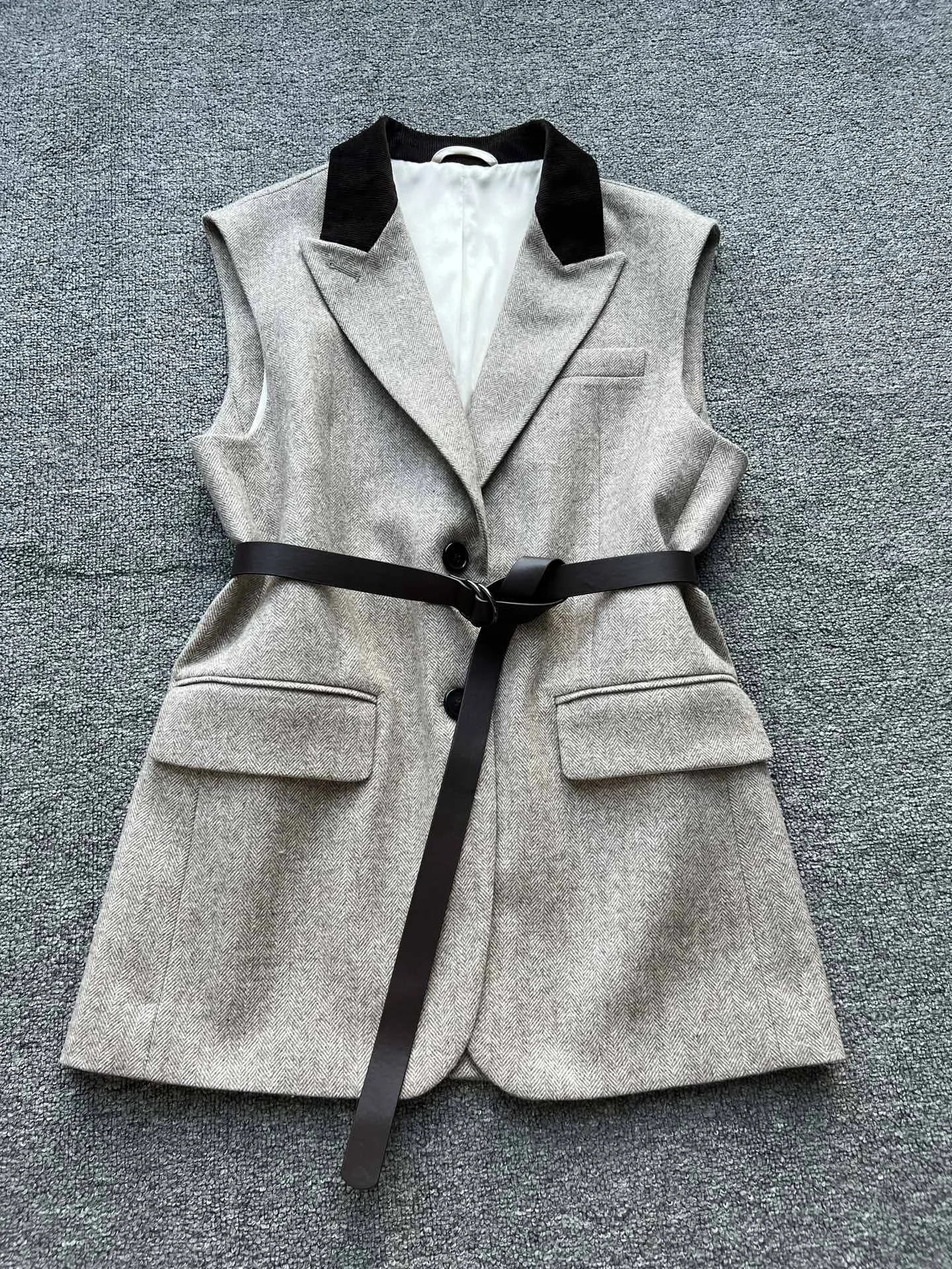 

2025 Early Autumn New Women'S Suit Collar Sleeveless Vest Jacket Loose Version Versatile Tops