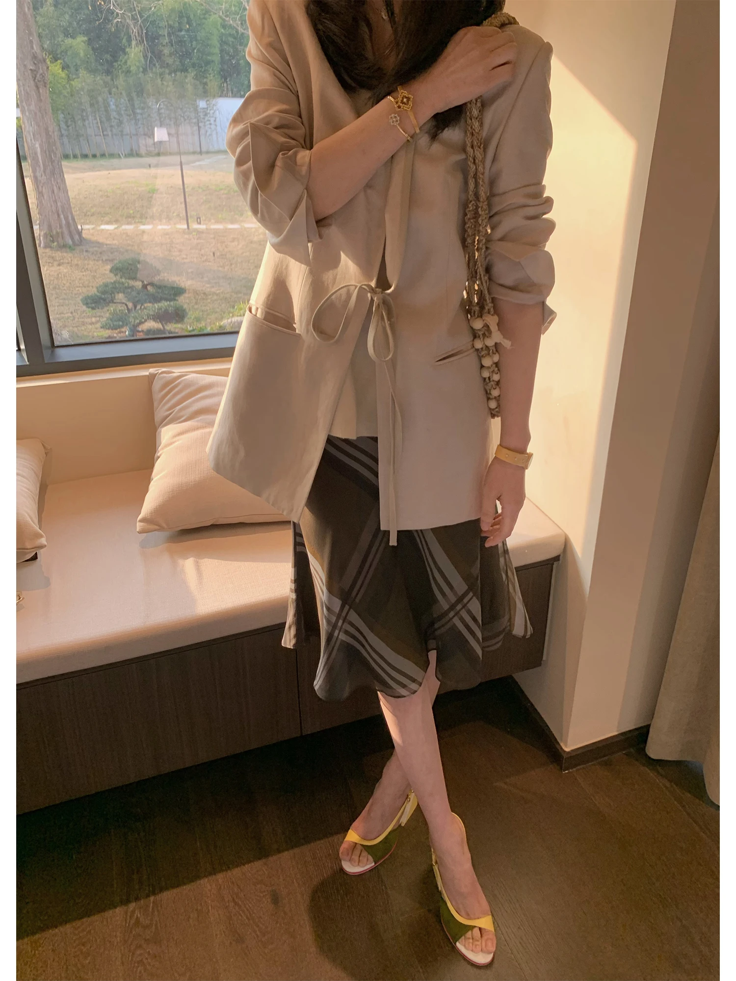 

ASM ANNA Minimalist Preppy Style Wool Linen Fishbone Pattern Qingguo Collar Belted Shoulder Length Suit Jacket for Women