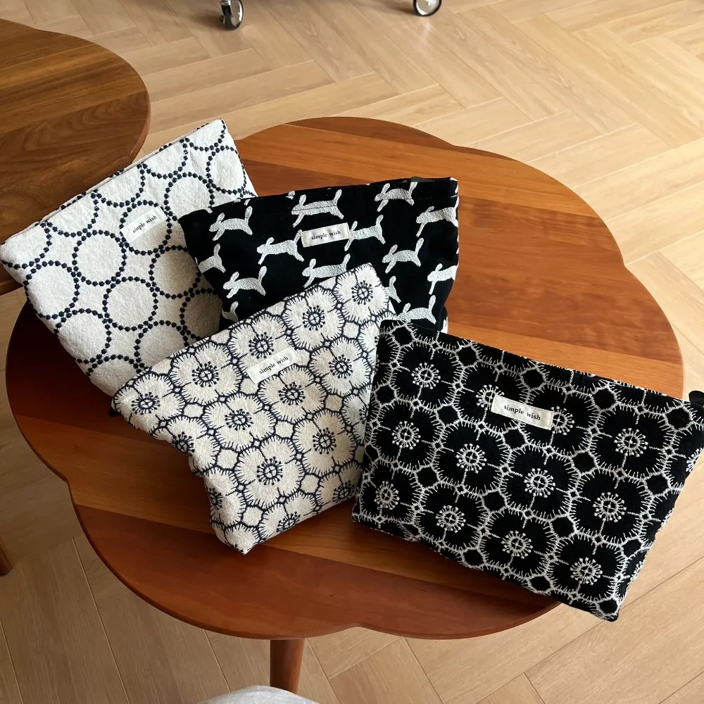 Embroidered Canvas Makeup Bag for Women Vintage Large Capacity Cosmetic Travel Toiletry Pouch Cute Zipper Storage Organizer