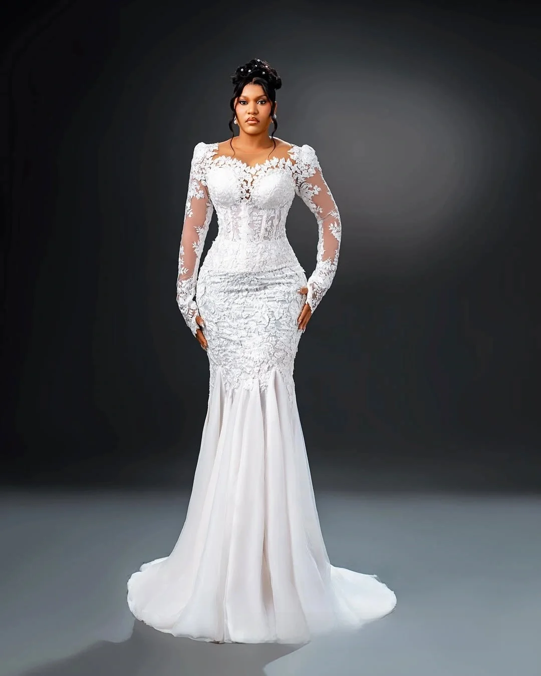 Customized Sheer Neck Lace Appliques  Wedding Dress Court Train Robe De Mariée Sweep Train Stunning  Long Sleeves  Bridal Gowns