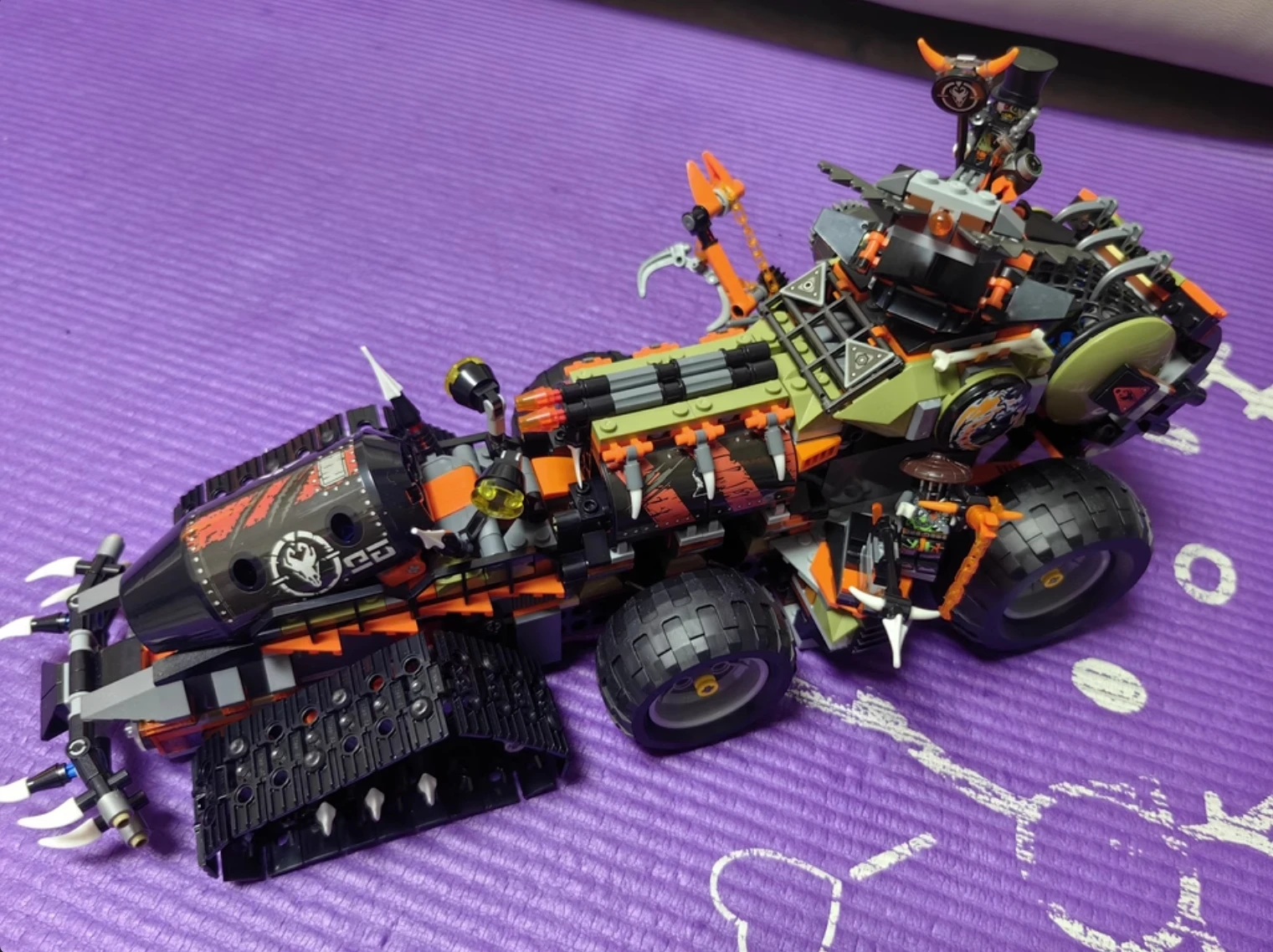 

1179pcs technology diesel nut building block dragon truck suitable for bricks children's birthday holiday gifts children's toys