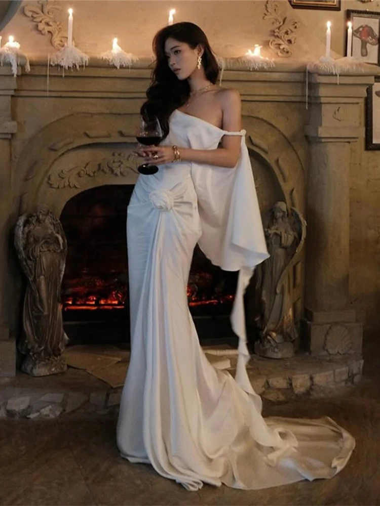 Customized Simple Elegant 3d Flowers Slash Neck Backless Wedding Dresses Exquisite  Irregular Ruffled Sexy Tassels Bride Gowns