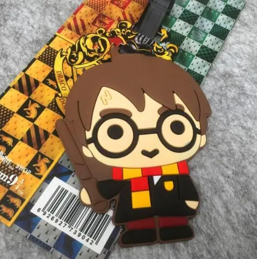 Harrie Potter Luggage Tag Gryffindorr Slytherinn Badge Hermione Ron Malfoy Badge Luggage Tags Keychain PVC Suitcase Card Pendant