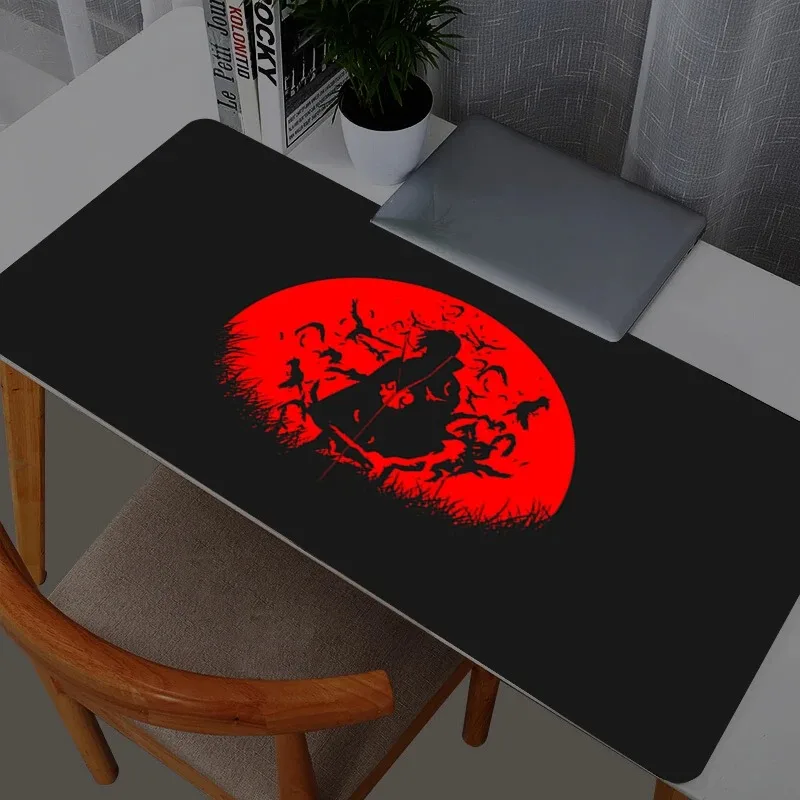 Mauspad Anime Naruto Itachi Uchiha Gamer Große Mauspads XL Tablet Varmilo Tastatur Teppich Kawaii Gaming Zubehör Mousepad