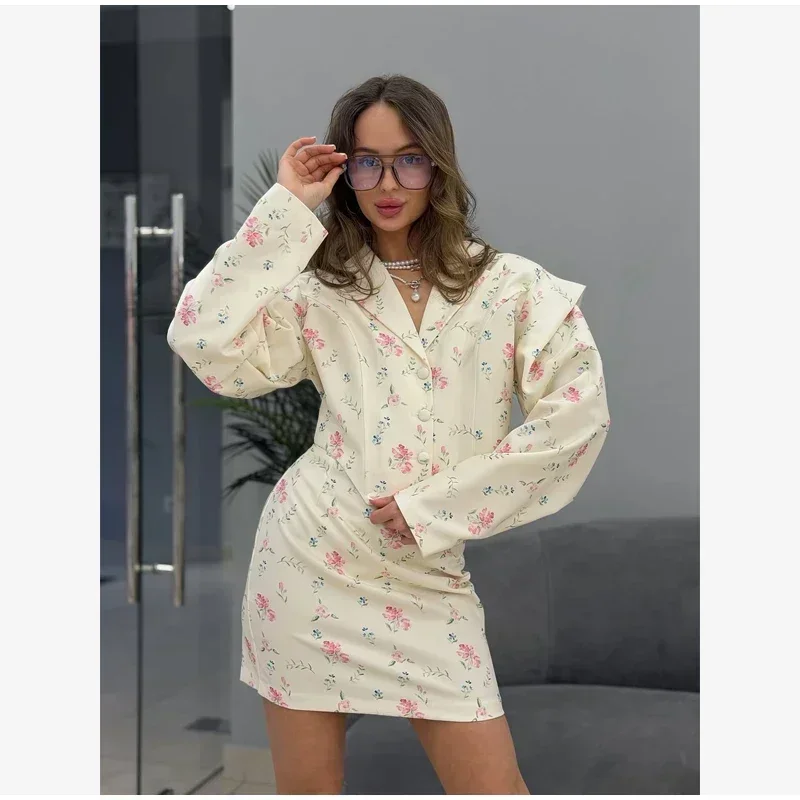 Blossom Field Structured Two-Piece. Se7e29e54802e4a3a914f43241e95c382G