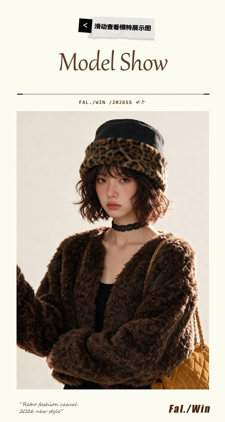 Neue modische Plüsch-Bucket-Hüte mit Leopardenmuster für Damen, warme Winter-Fischerhüte, stilvolle Outdoor-Reise-Baskenmützen im Y2K-Look. – Detail 5
