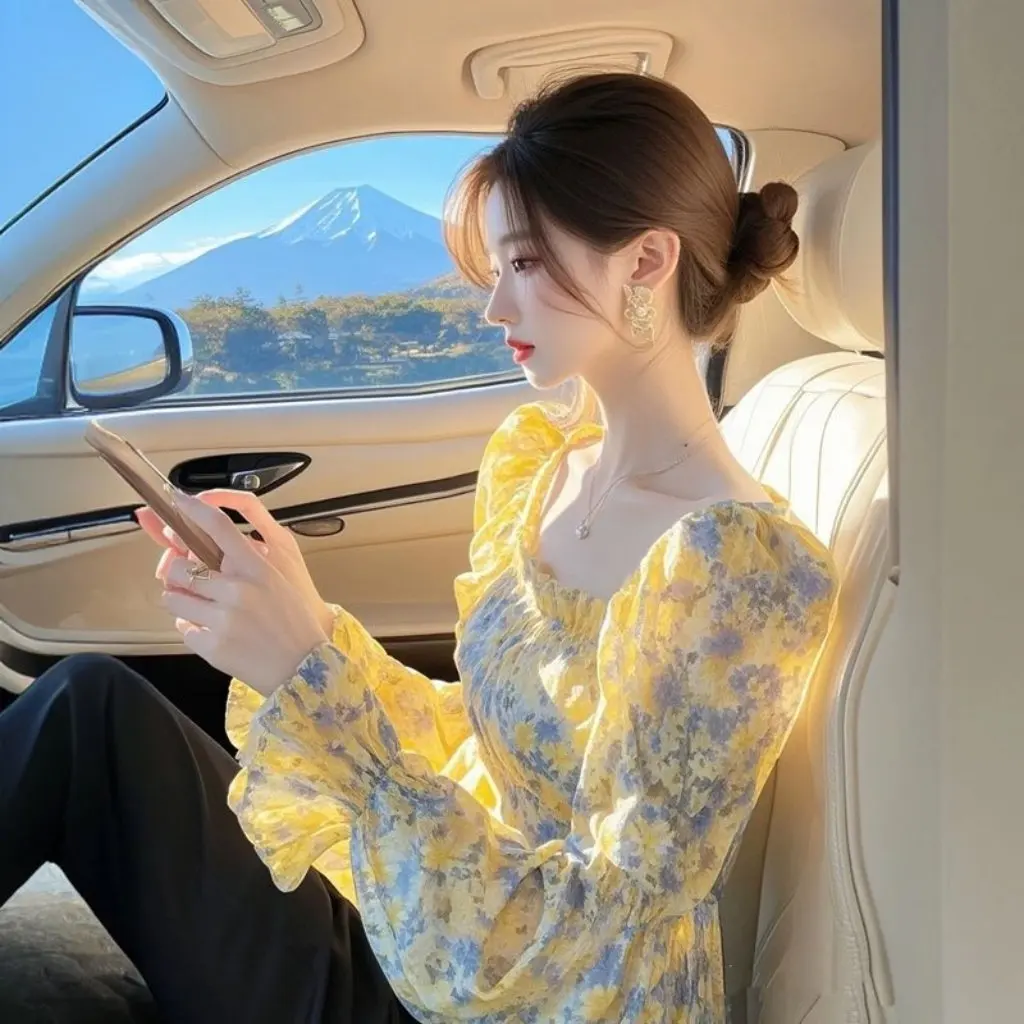 

Spring Fashion High-Grade Light Luxury Small Shirt French Yellow Floral Design Age-Reducing Stylish Women's Top