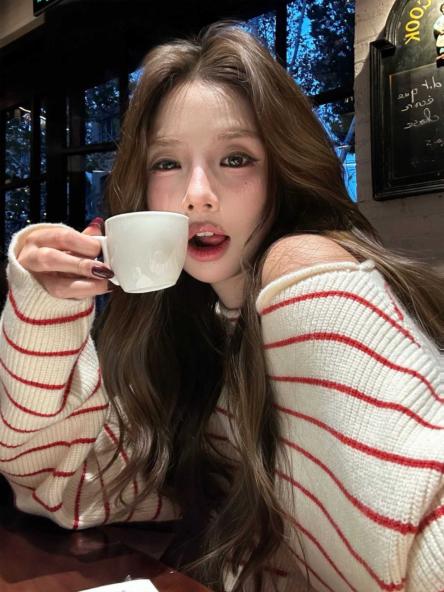 

Lazy Stripe Pattern Loose oulder Women's Sweater Cr Red Stripe Korean Sle Soft Polyester Blend ort Sve Top