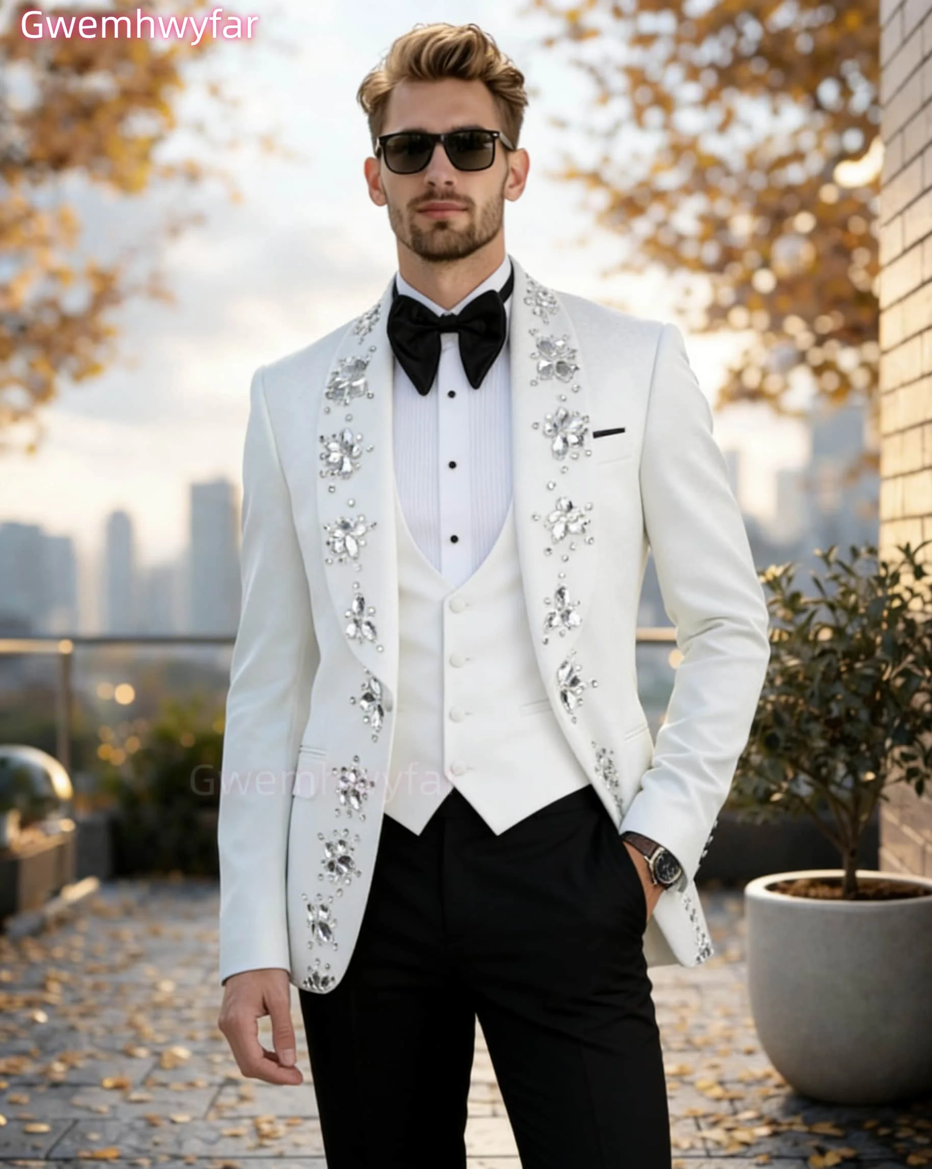 

Gwenhwyfar White Men's Fashion Shawl Lapel Tuxedo 3-Piece Suit with Blazer Vest And Pants Set for Formal Business Prom Grooming