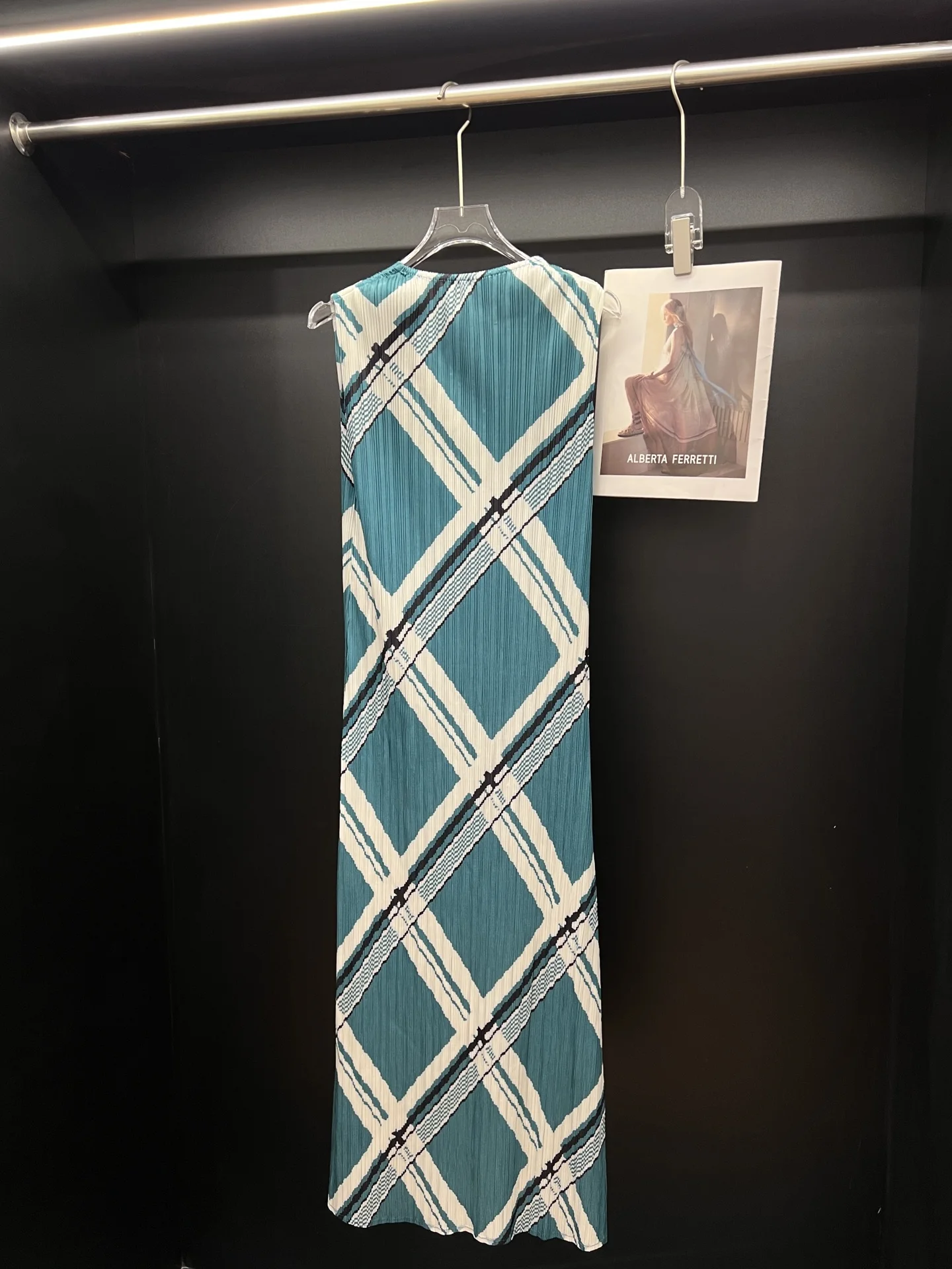 Abito scozzese plissettato con diamanti Miyake 2025 Estate nuova canottiera senza maniche con stampa Abito a trapezio sottile e versatile