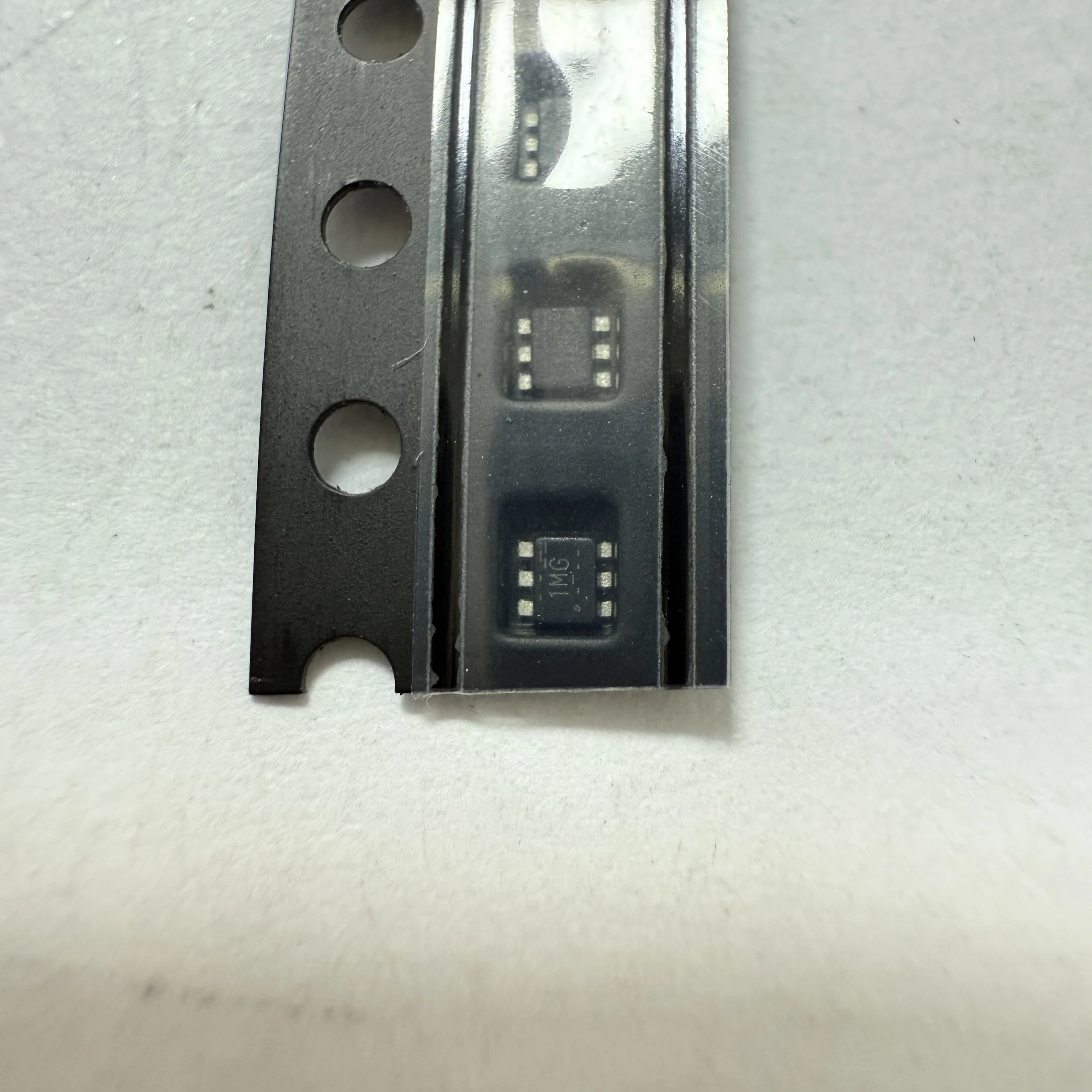 5 قطعة/الوحدة TPS62A06DRLR (محولات DC-DC)