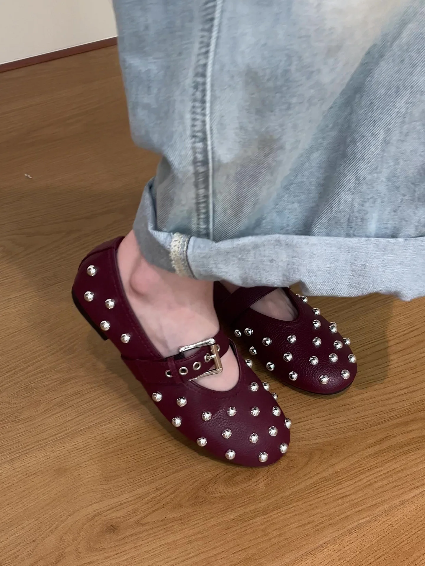 chaussures-pour-femmes-de-style-ballerine-a-bout-rond-et-a-talon-bas-avec-rivets-retro-confortables-et-tendance-semelle-en-caoutchouc