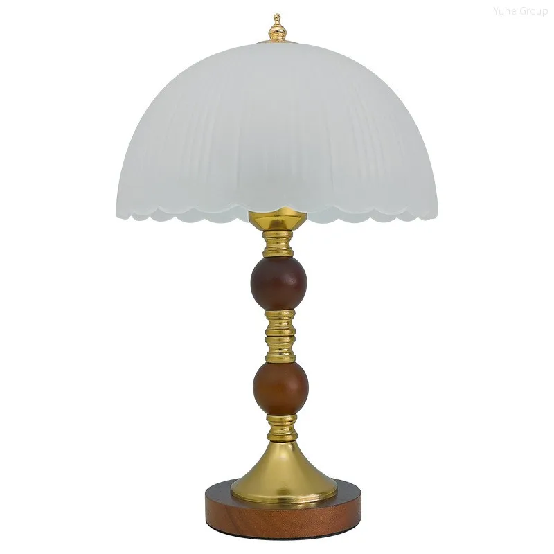 Solid wood Nordic table lamp, bedside bedroom decorative table lamp