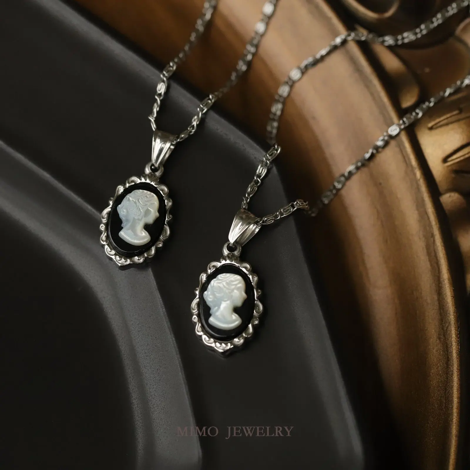 

Oval Retro Black Agate Mother of Pearl Beauty Statue Charms Pendant Supplies DIY Hand Stainless Steel Gold Plated Accessories