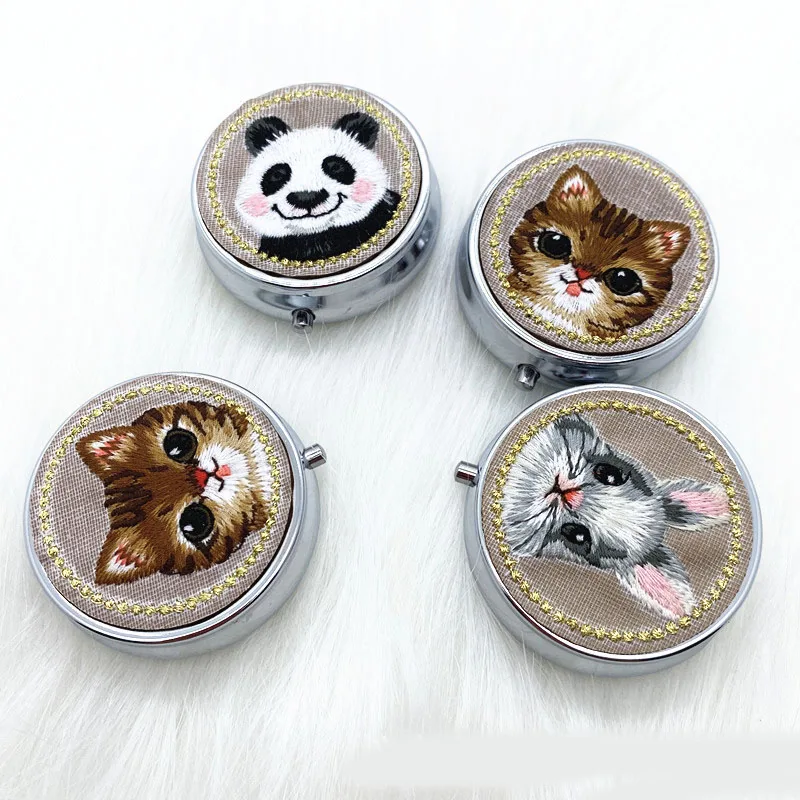 Embroid Vintage Animals Pill Boxes Holder Metal Round 3 Grids Medicine Case Small Portable Container Splitters MR002