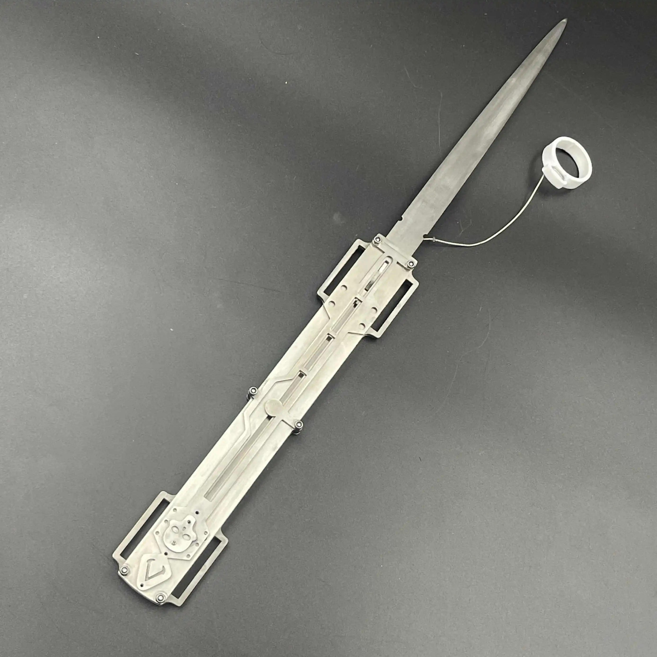 Nueva espada extremadamente delgada de manga de acero inoxidable con logotipo de calavera asesino, arma oculta, ropa de Halloween, accesorios de Cosplay