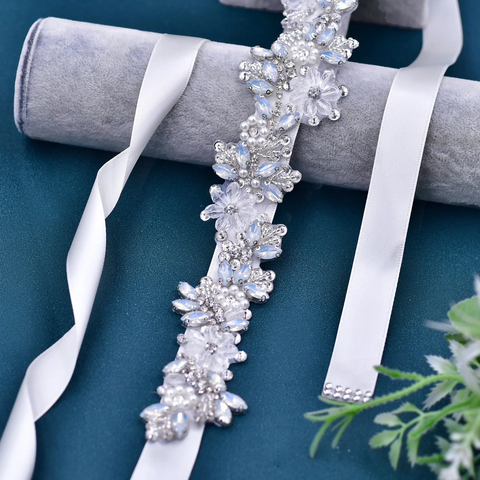 Ceinture de mariage en biscuits à la mode pour femmes, fleur de cristal et lait, accessoire de mariée, ajout élégant pour la fête et le Rh, S434