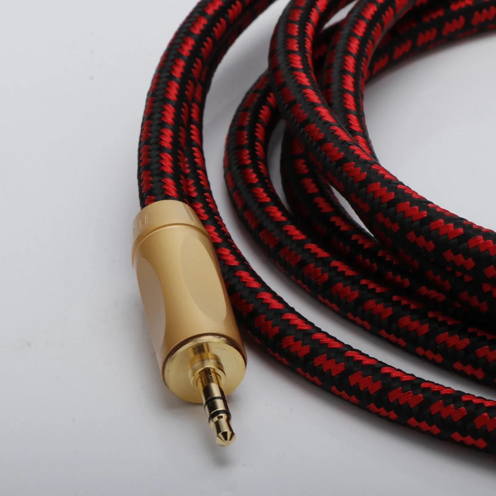 Cabo AUX macho para macho durável de 3,5 mm com conectores banhados a ouro 24K