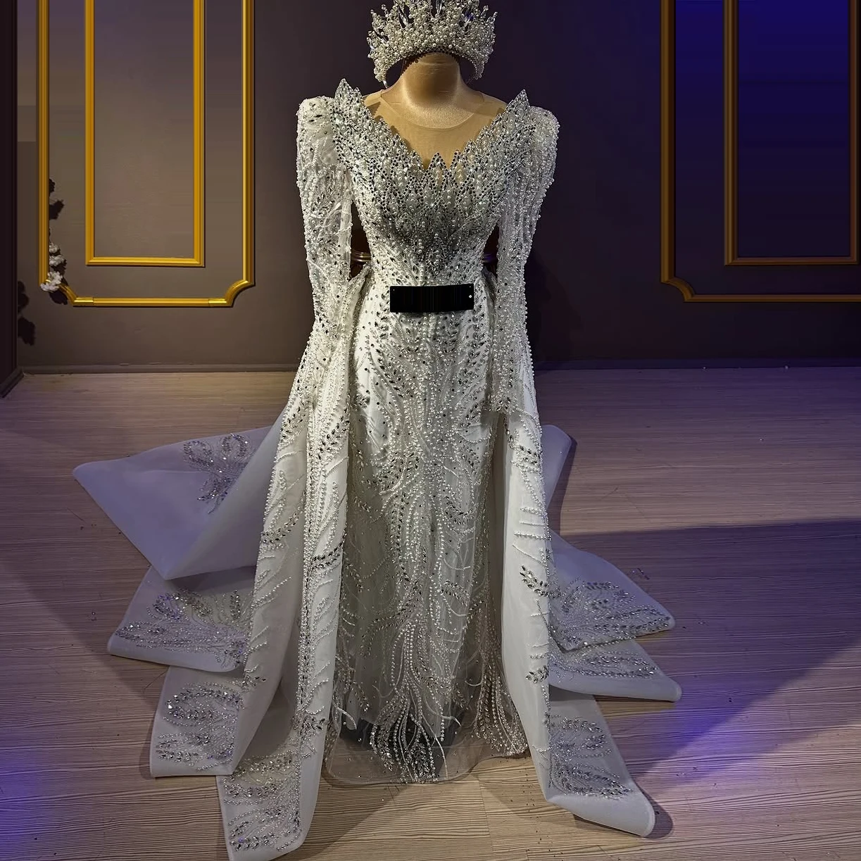 Elegantes elfenbeinfarbenes Meerjungfrau-Hochzeitskleid mit abnehmbarer Schleppe, langärmlig, Verlobungsfeierkleid, Kristall-Abschlussballkleid nach Maß