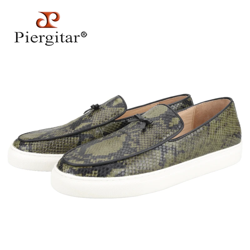 

Мужские кроссовки Piergitar из телячьей кожи с принтом под змею, армейского зеленого/черного цвета, с кожаным бантом, ручной работы, низкие, с белой резиновой подошвой