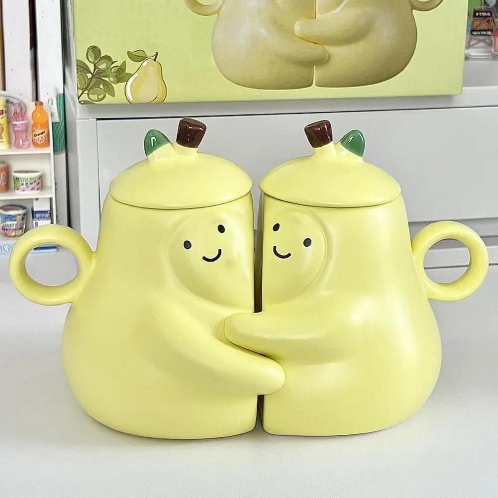 2pcs 450ml Pear Shaped Ceramic Mug with Lid Cute Unique Coffee Tea Cup Smiling Face Couple Hug Mugs Gift for Birthday Home Decor