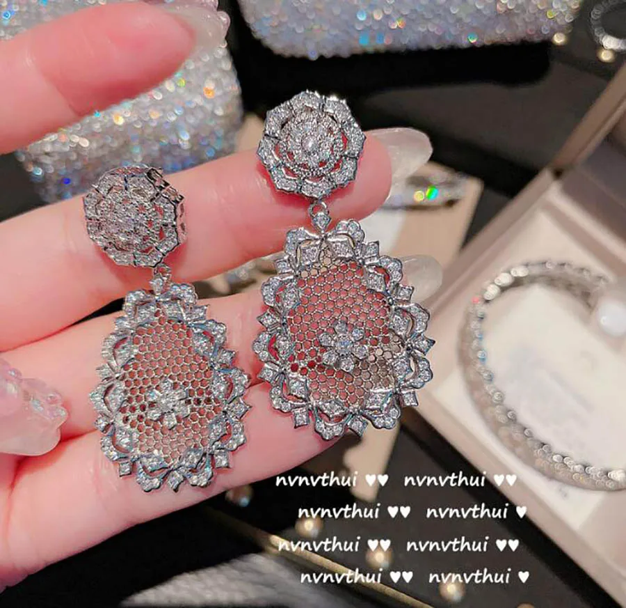 Brilliant Lace hollow classic Jewel Earrings for women Water Drop Flower Sparkling geometry vintage fine jewelry court ACC