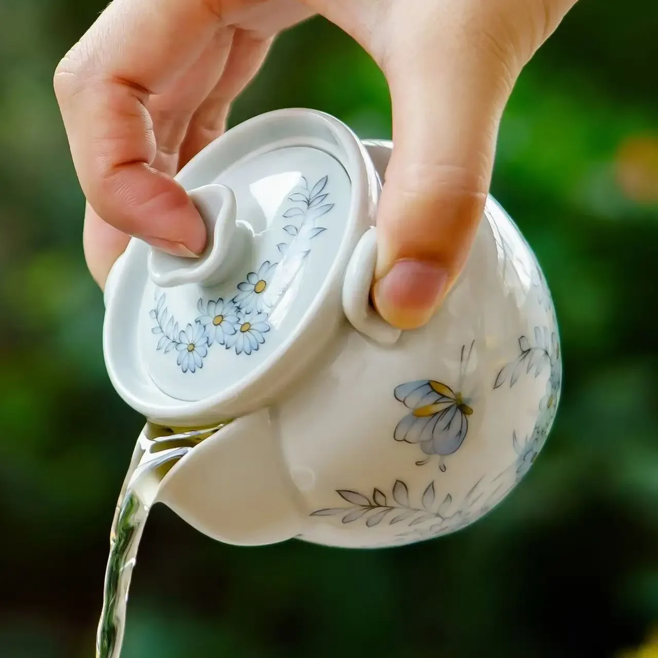 Butterfly Love Flower Azure Hand Grab Pot Kung Fu Tea Set High-end Teapot Ceramic Household Special Filter Teapot for Making Tea