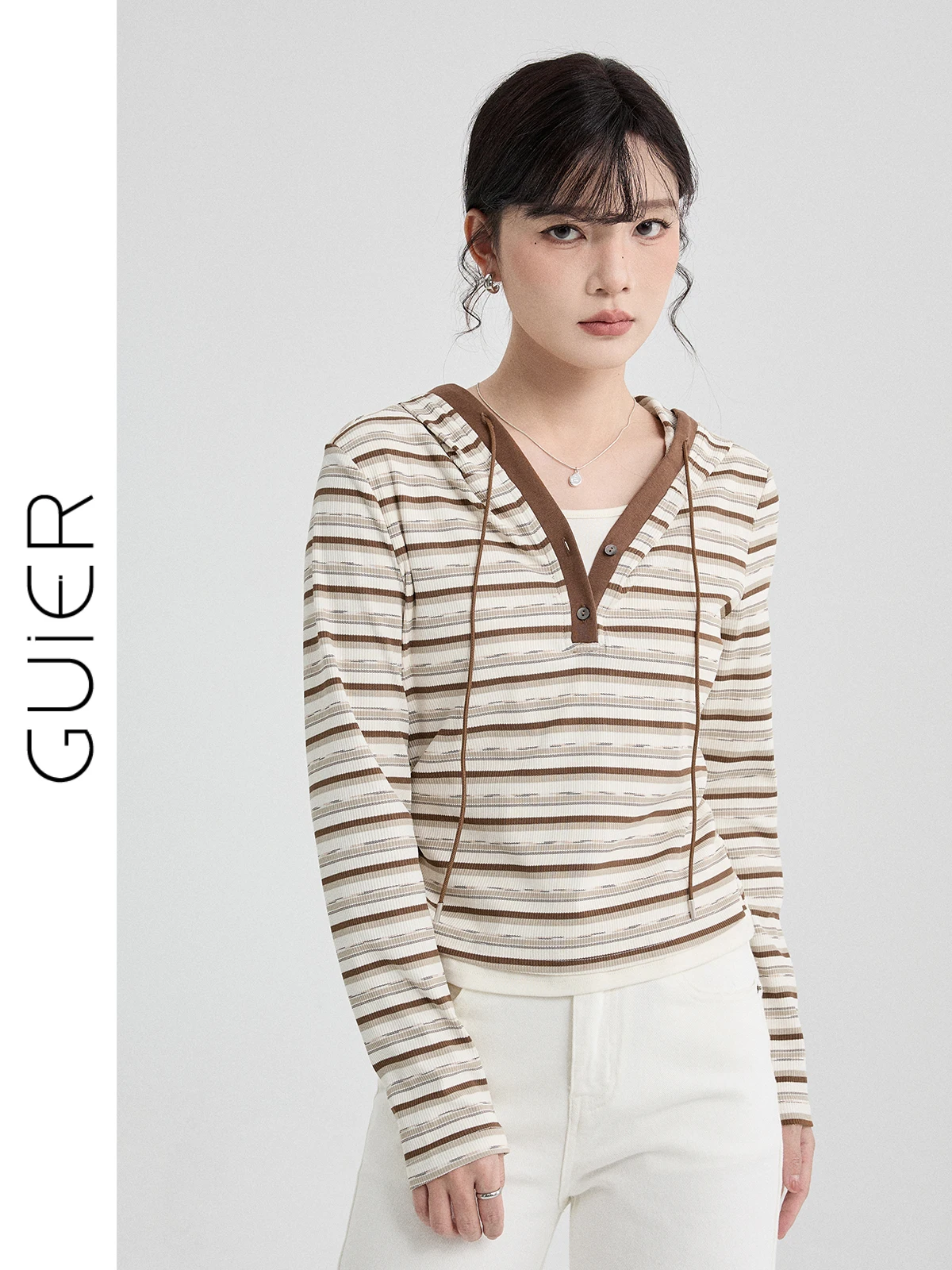 

Guier Women's Knitted Hat T-irt 2026 Spring New Stripe Color Colion Fake Two-Piece ort Top Regular Fit Long Sve